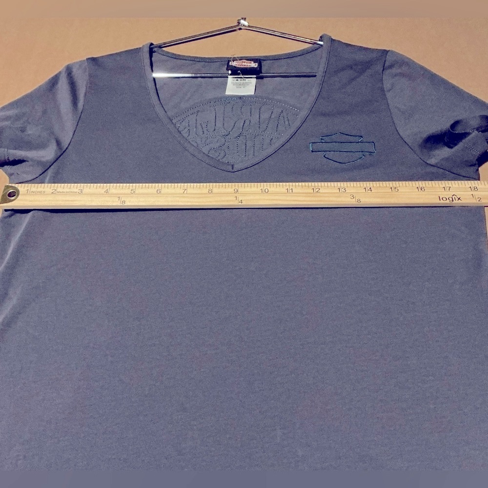 Vintage Harley-Davidson Women's Dark Gray and turquoise Tee with Blue Accents - Picture 6 of 10